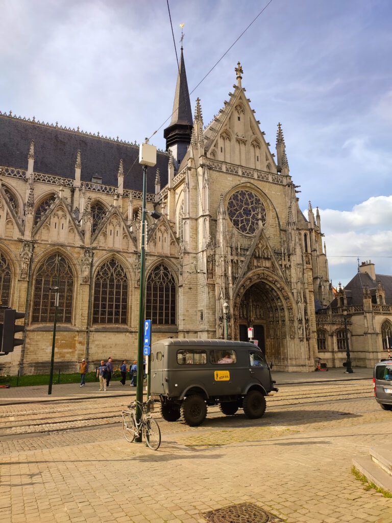 Qué ver en Bruselas en un día: Iglesia de Nuestra Señora del Sablon