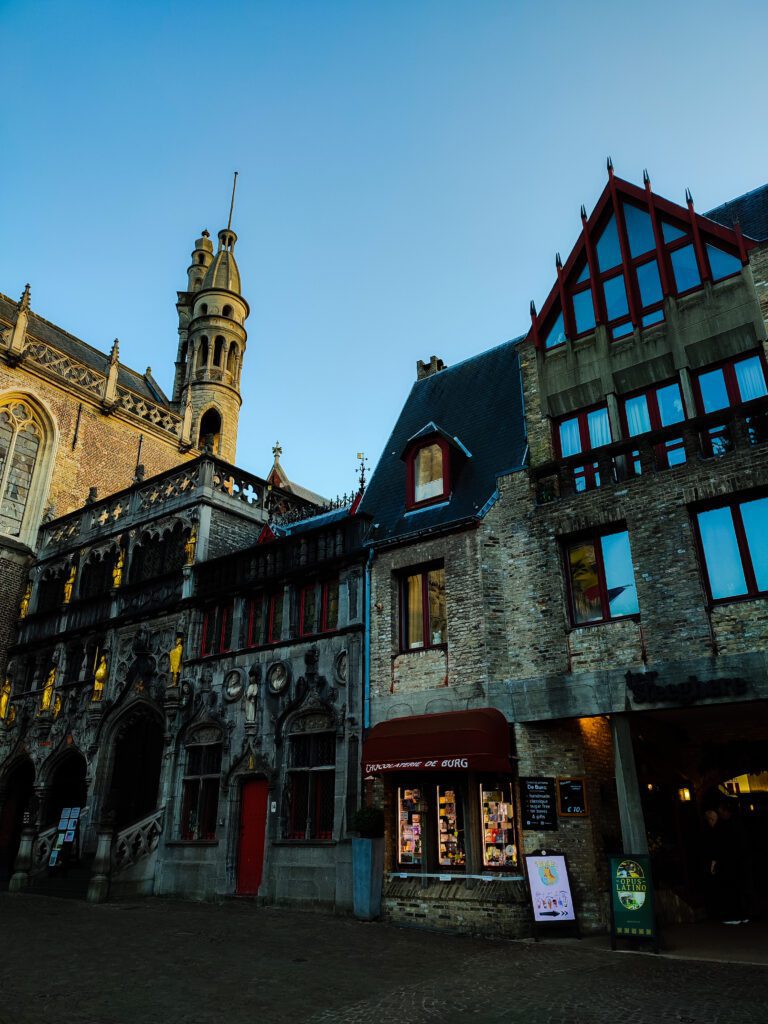 Que ver en Brujas en un dia: Basílica de la Santa Sangre, Brujas