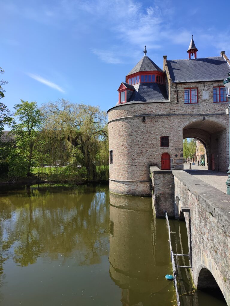 Qué ver en Brujas en un día: Puertas medievales, Brujas, Bélgica