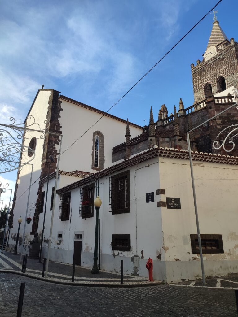Qué ver en Funchal: Catedral Funchal Madeira