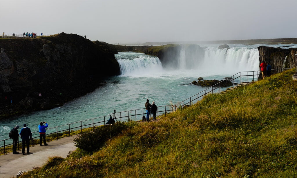 Qué ver en el norte de Islandia: cascada Goðafoss